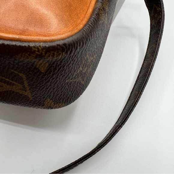 Louis Vuitton Authentic Vintage Danube Crossbody (2001) - Picture 10 of 15